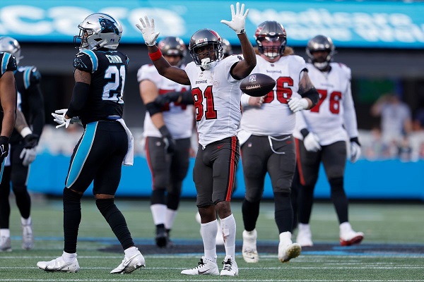 Tampa Bay Buccaneers besegrade Carolina Panthers för att vinna tillbaka matchen